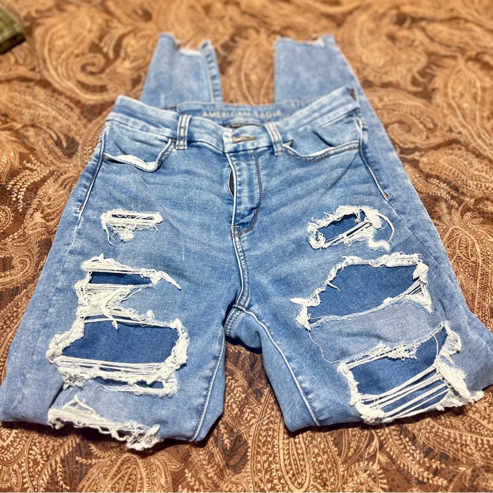AMERICAN EAGLE CURVY HIGHRISE JEANS